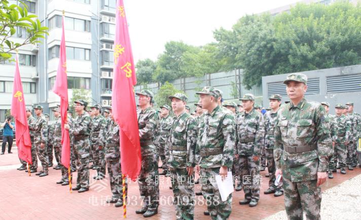 沙場(chǎng)點(diǎn)兵顯軍威：普瑞眼科醫(yī)院民兵參加花園路街道民兵點(diǎn)